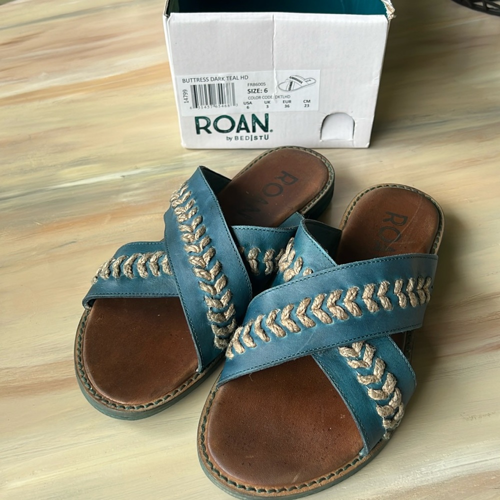 ROAN by BED|STU Buttress Flat Slides
